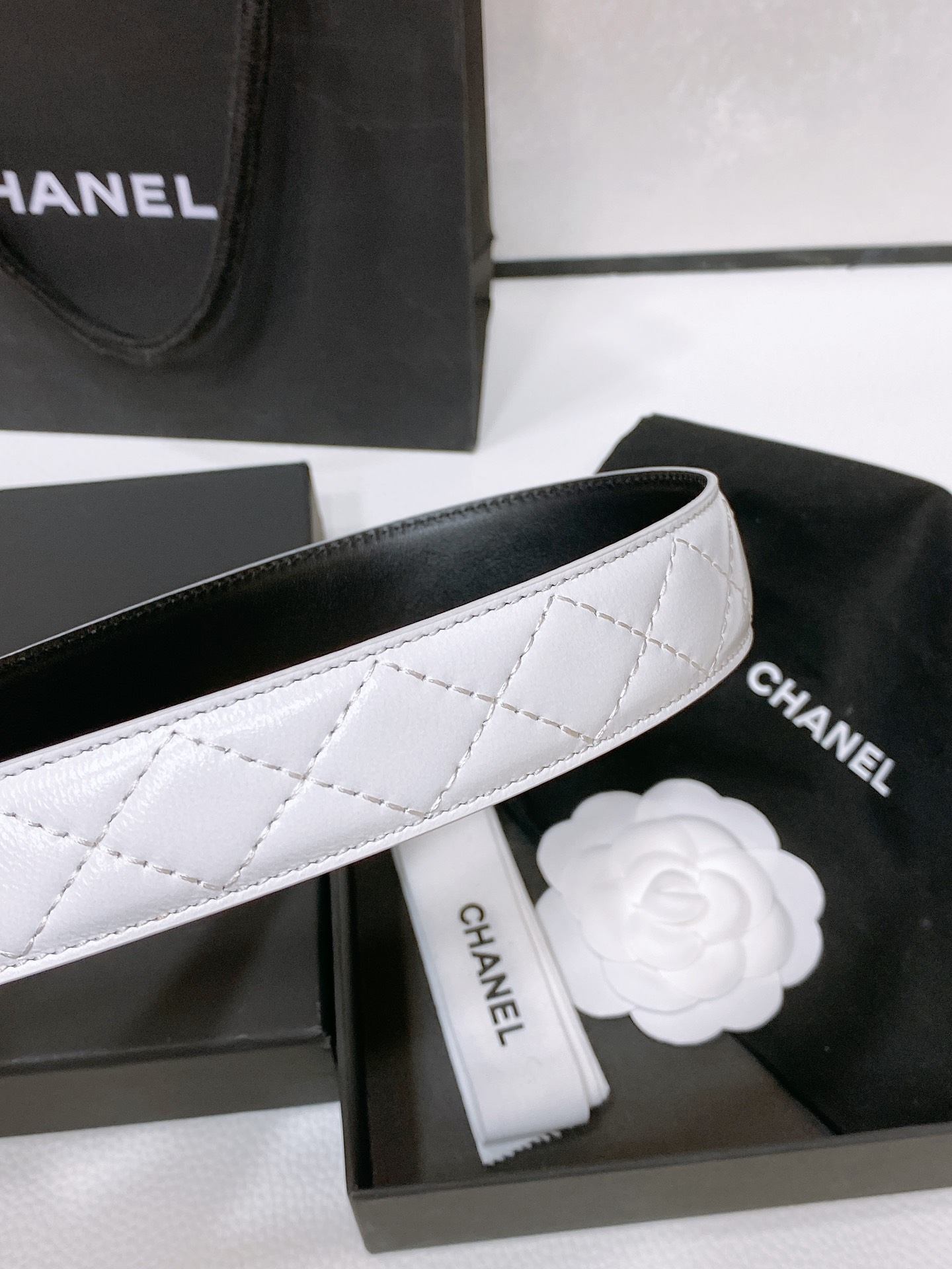 Chanel24c树脂水晶logo搭扣黄铜金属羊皮绣线菱格带身饰有cc小logo手感柔软细腻3.0cm