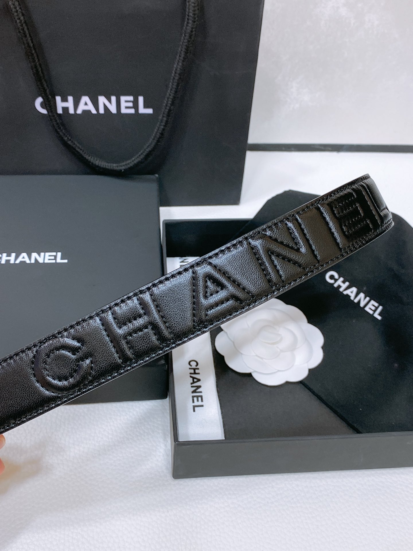 Chanel24c树脂水晶logo搭扣黄铜金属羊皮绣线菱格带身饰有cc小logo手感柔软细腻3.0cm