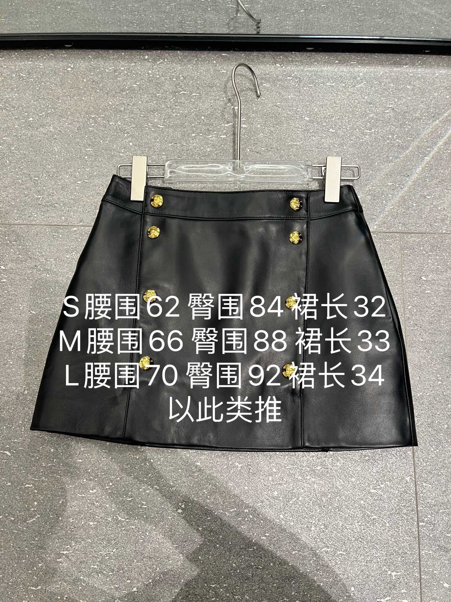 NO:742641,,Celine short sheepskin skirt, with original buttons and lining, very delicate, size S-19860909,Celine羊皮半裙短款,搭配原版纽扣和里布,非常精致 尺寸S- Xxl,短版修身,简约性感,赛琳-服装,celine,celine,skirts,sheepskin,,Women's clothing