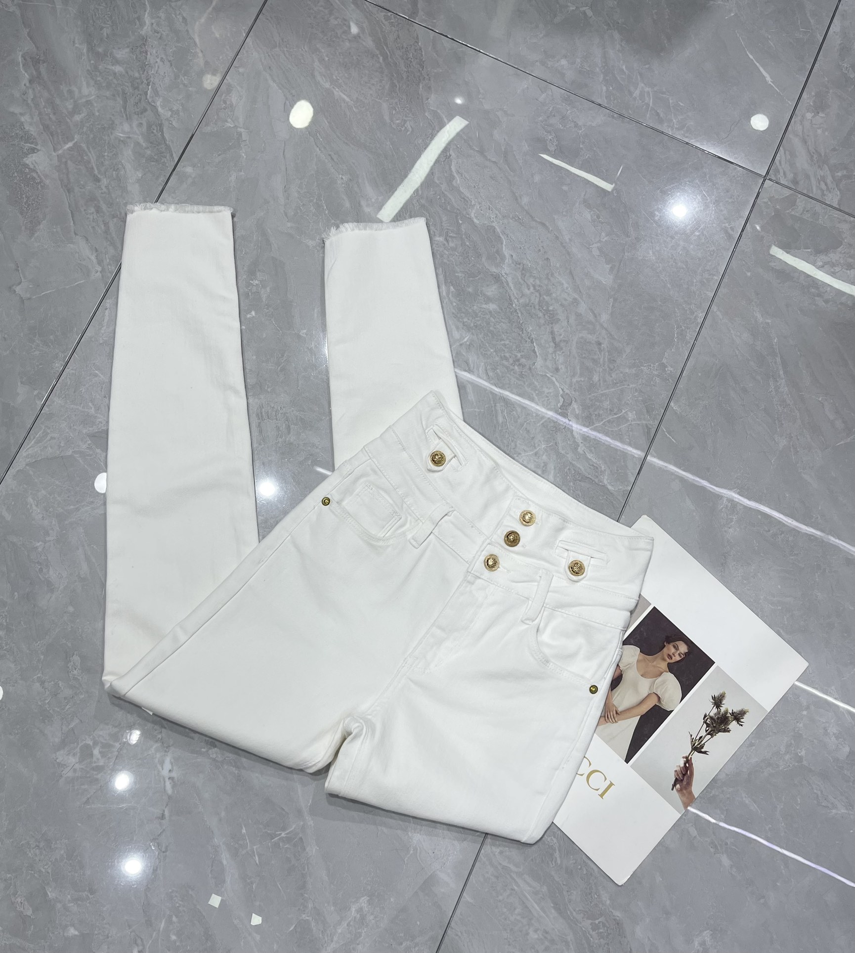 High-Quality Women’s Balmai* Clothes: High-Waist Button Shorts & Skinny Jeans in Blue, Black, White - 图片 3