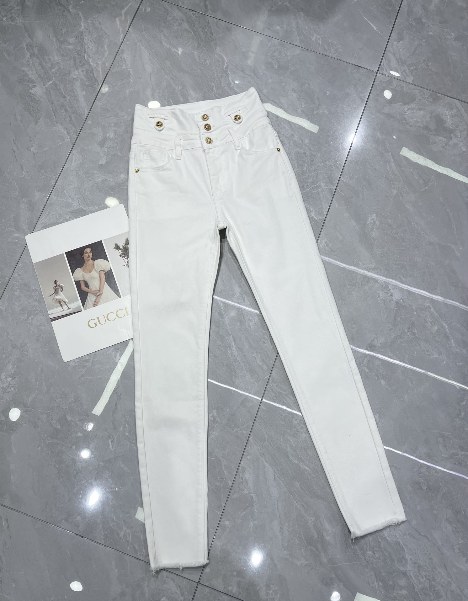 High-Quality Women’s Balmai* Clothes: High-Waist Button Shorts & Skinny Jeans in Blue, Black, White - 图片 4