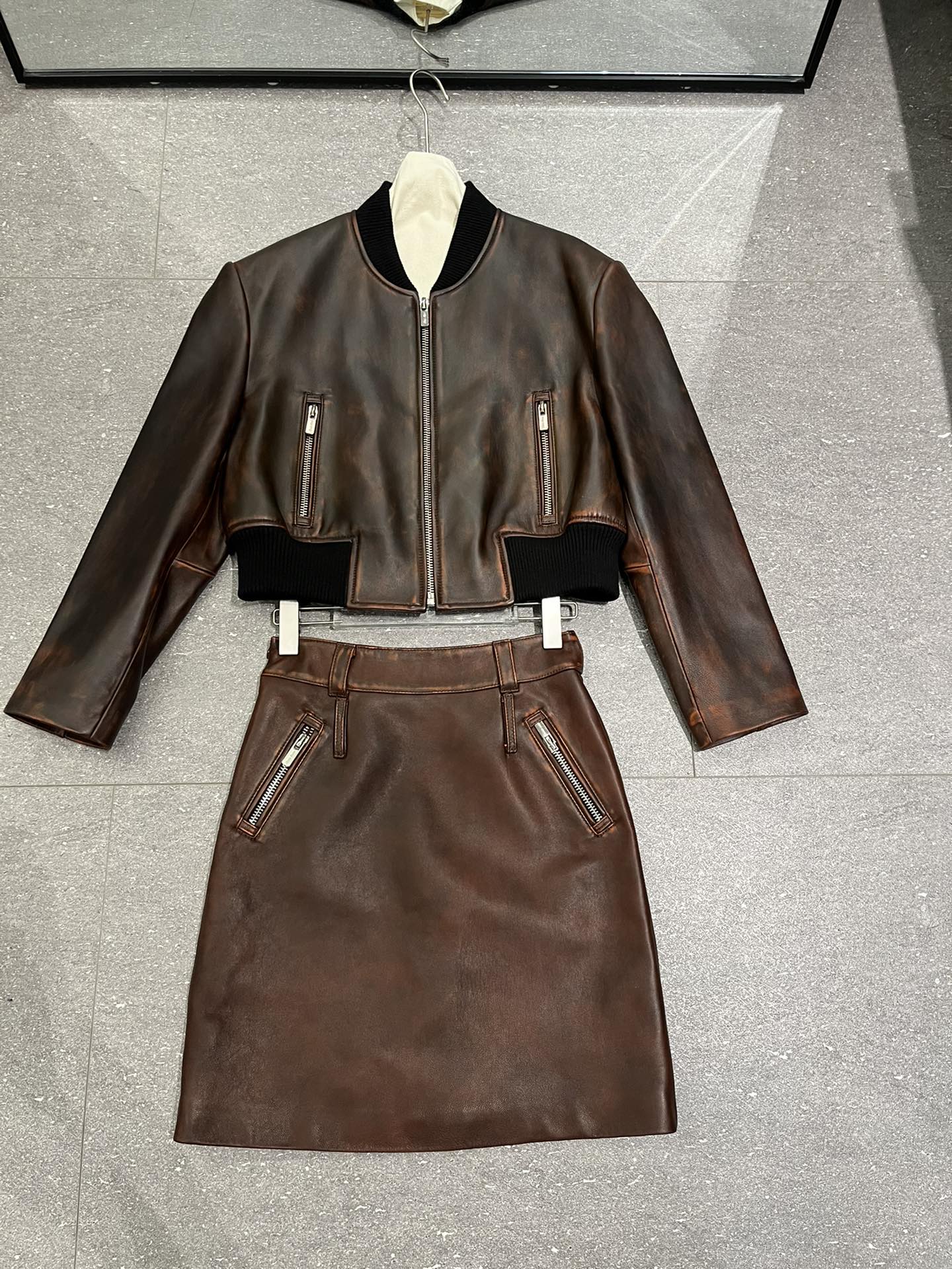 NO:777633,Jacket/skirt 550, a very retro set, great quality, size S-19860909外套/裙550 很复古的一套,质量超棒 尺寸S- Xxl码,宽松短版上衣配包臀长裙,可以分开买,缪缪-服装,skirts,jackets & coats,,Women's clothing