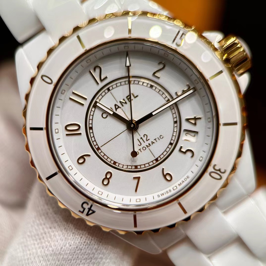 Chanel’s Stunning J12 Watch Collection: Black Gold and White Ceramics Charm. - 图片 2