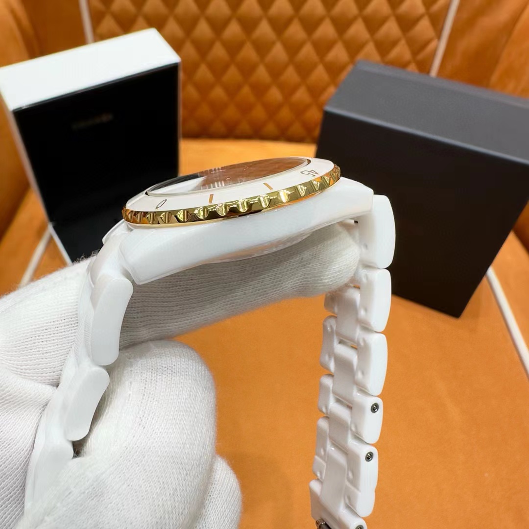 Chanel’s Stunning J12 Watch Collection: Black Gold and White Ceramics Charm. - 图片 4