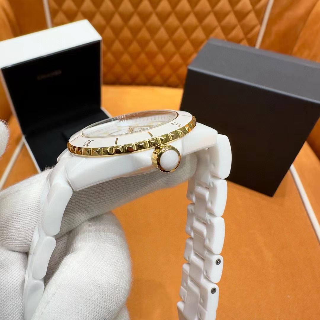 Chanel’s Stunning J12 Watch Collection: Black Gold and White Ceramics Charm. - 图片 6