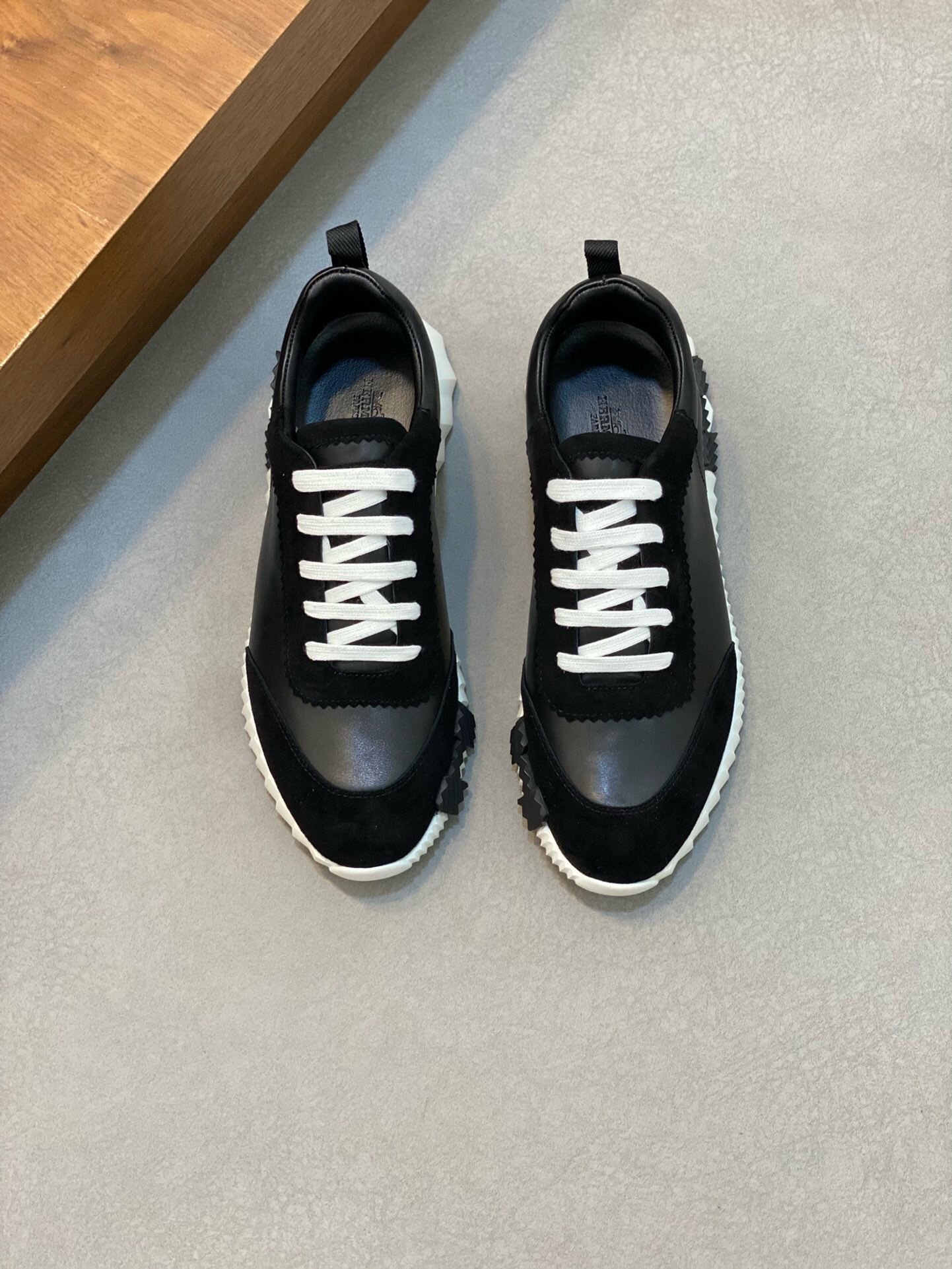 NO:219226,Brand HERMES original color matching, size 38-45 custom made 46.47 Price Material Hermes new style, boutique sports shoes, upper cowhide with cloth to create a full cowhide footbed cowhide inner style, full dynamic original Hermes comfortable sole, simple and generous sports and casual, Hermes casual shoes, hermes, hermes, sneakers, cowhide19860909品牌HERMES 颜色原版配色 码数38-45定做46.47 价格 材质爱马仕新款 精品运动鞋 鞋面牛皮配布打造全牛皮垫脚牛皮内里版型时尚 动感十足原版 爱马仕舒适大底 简洁大方运动休闲,爱马仕 休闲鞋,hermes,hermes,sneakers,cowhide,Men's shoes