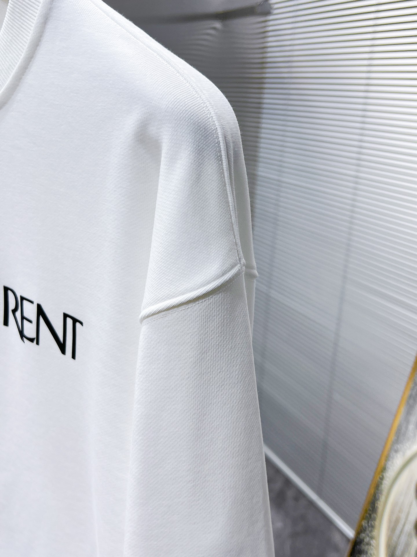    圣罗兰  YSL  ss新款 长袖 圆领 卫衣，高端版本！专柜定制面料 透气舒适度高，细节无可挑剔