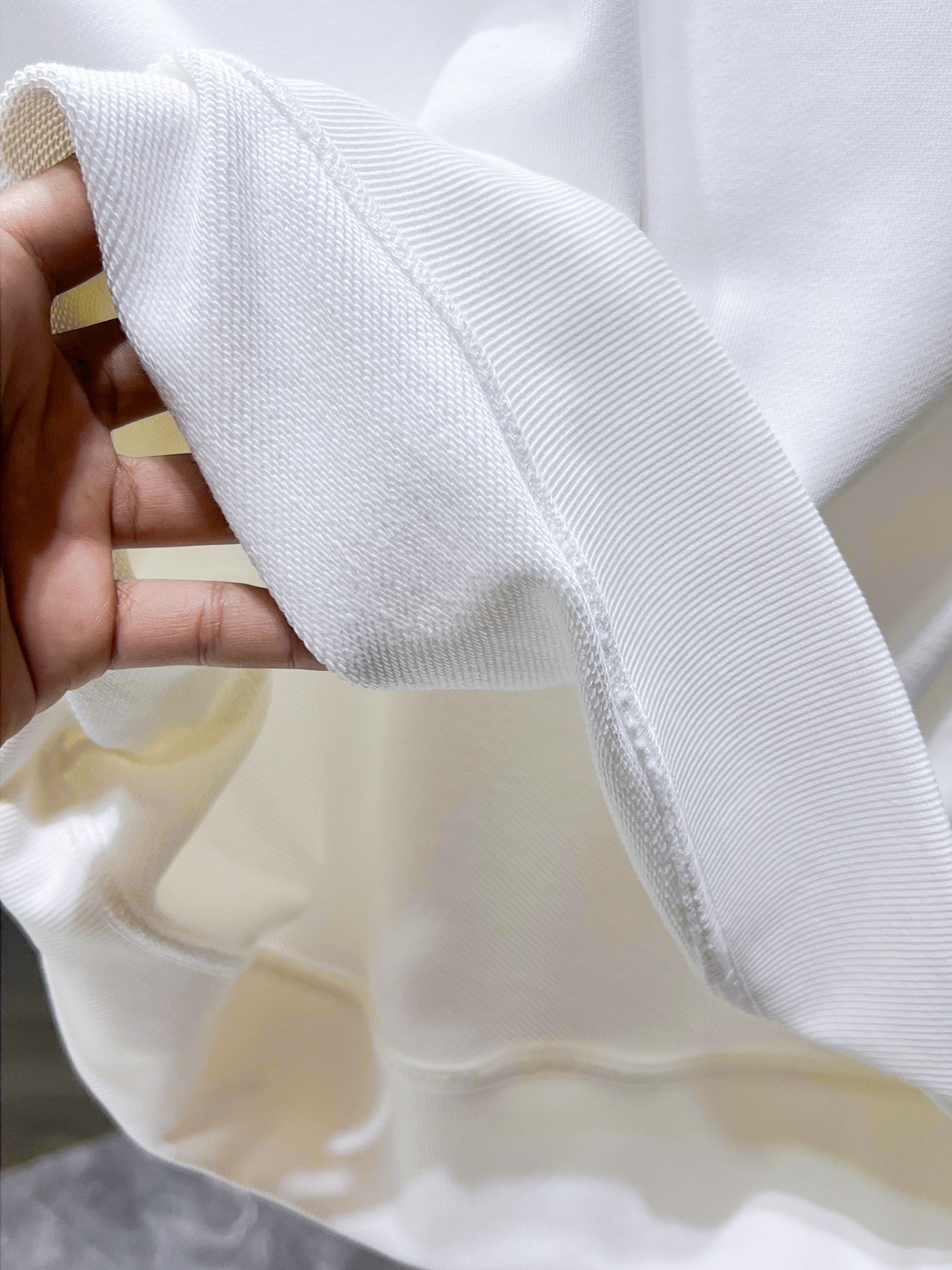 P105 Y3   2025ss新款 长袖 圆领 卫衣，高端版本！专柜定制面料 透气舒适度高，细节无可挑剔，品牌元素设计理念，体现高品质。手感细腻柔软！呈现休闲裁剪，上身版型超赞！🐉码数：XS S M L 