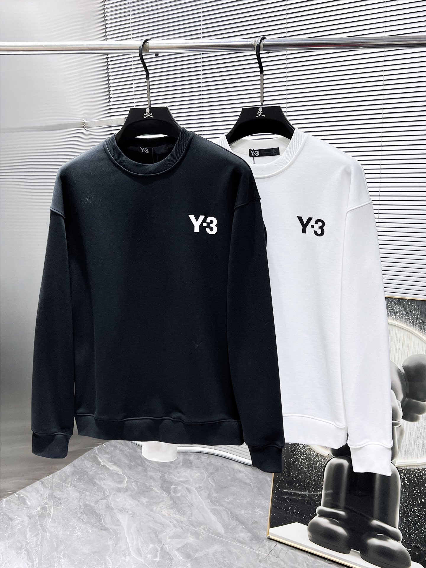    Y3   ss新款 长袖 圆领 卫衣，高端版本！专柜定制面料 透气舒适度高，细节无可挑剔，品牌元素