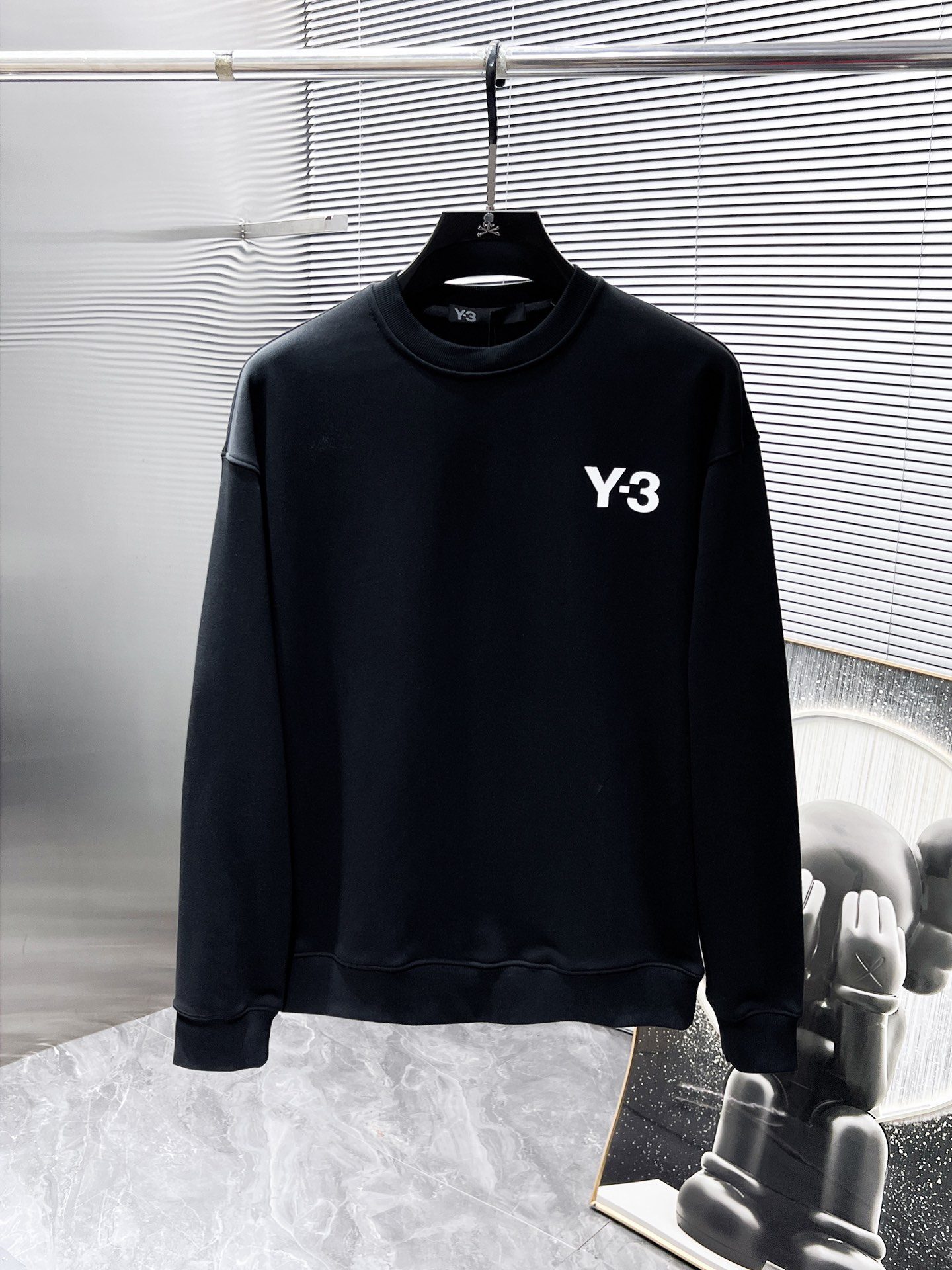    Y3   ss新款 长袖 圆领 卫衣，高端版本！专柜定制面料 透气舒适度高，细节无可挑剔，品牌元素