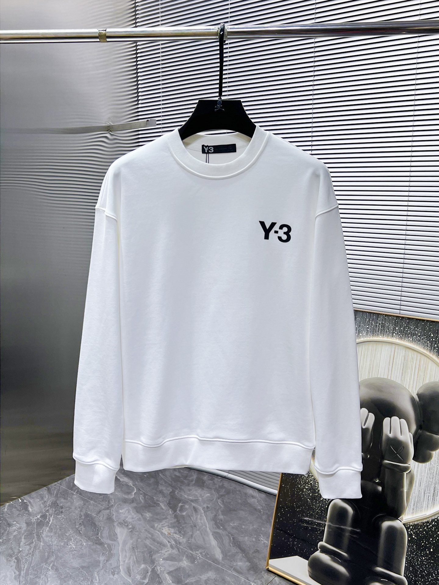    Y3   ss新款 长袖 圆领 卫衣，高端版本！专柜定制面料 透气舒适度高，细节无可挑剔，品牌元素