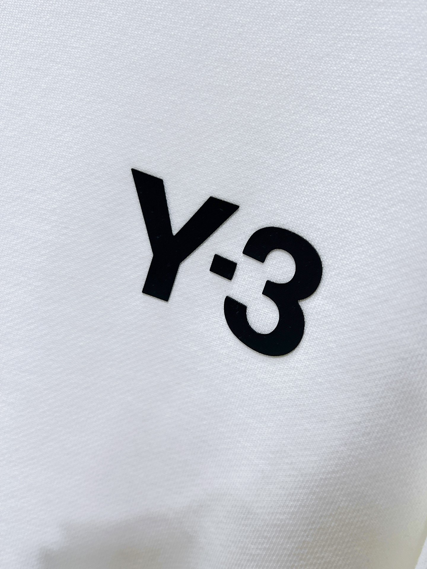    Y3   ss新款 长袖 圆领 卫衣，高端版本！专柜定制面料 透气舒适度高，细节无可挑剔，品牌元素