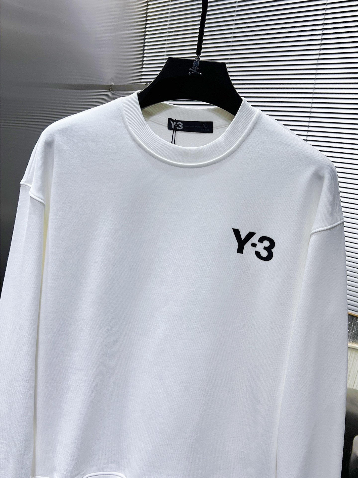    Y3   ss新款 长袖 圆领 卫衣，高端版本！专柜定制面料 透气舒适度高，细节无可挑剔，品牌元素