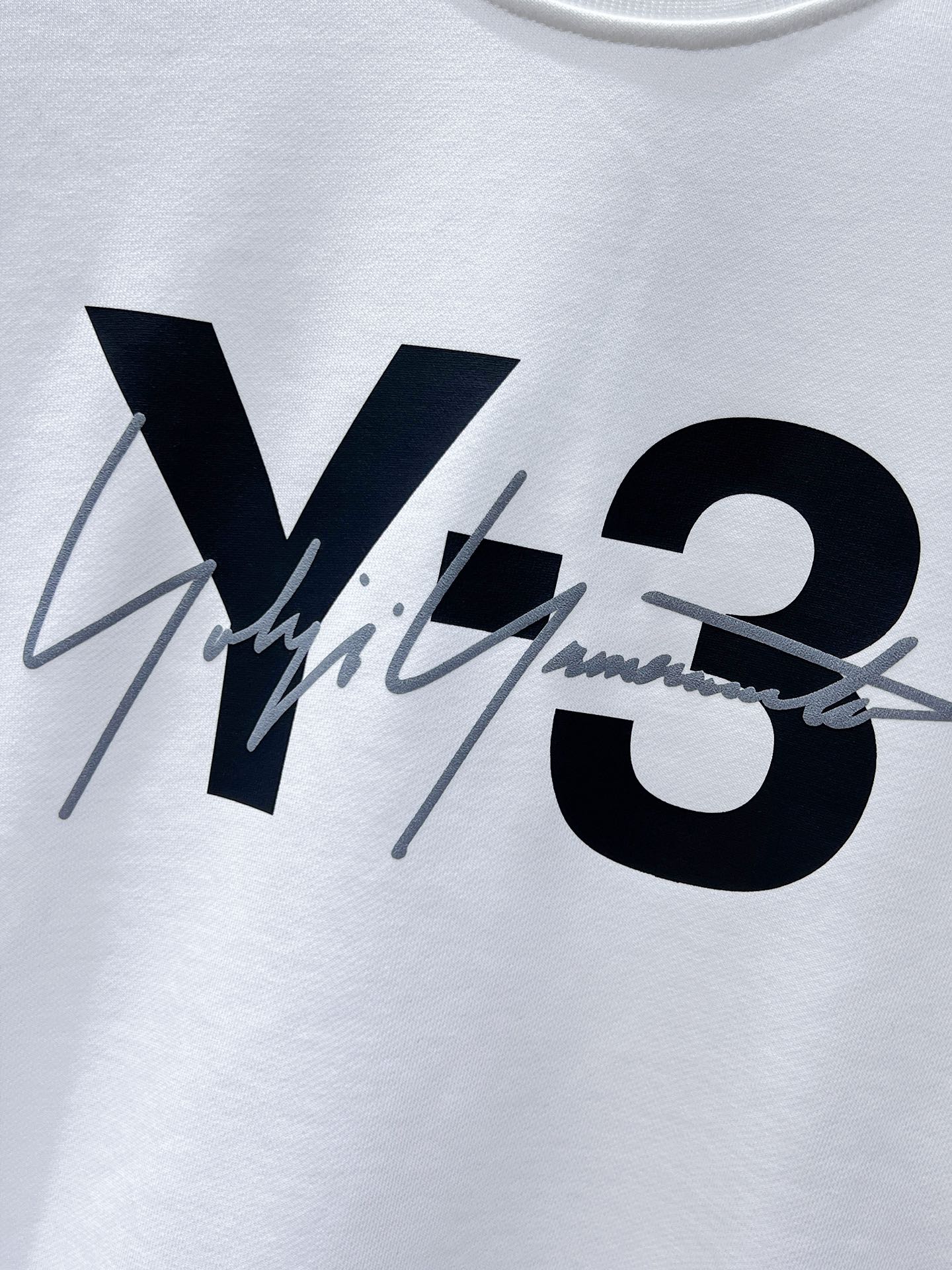    Y3   ss新款 长袖 圆领 卫衣，高端版本！专柜定制面料 透气舒适度高，细节无可挑剔，品牌元素