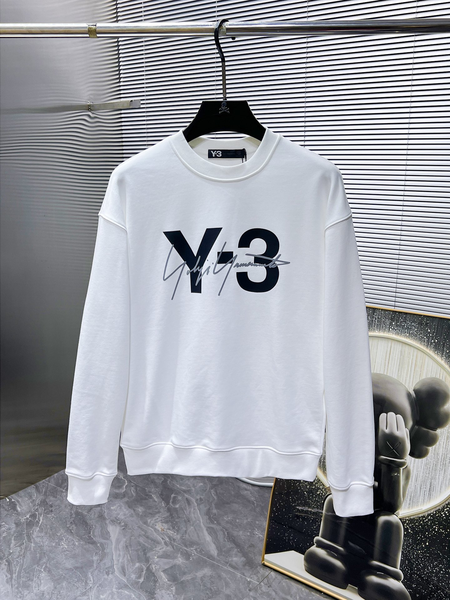    Y3   ss新款 长袖 圆领 卫衣，高端版本！专柜定制面料 透气舒适度高，细节无可挑剔，品牌元素