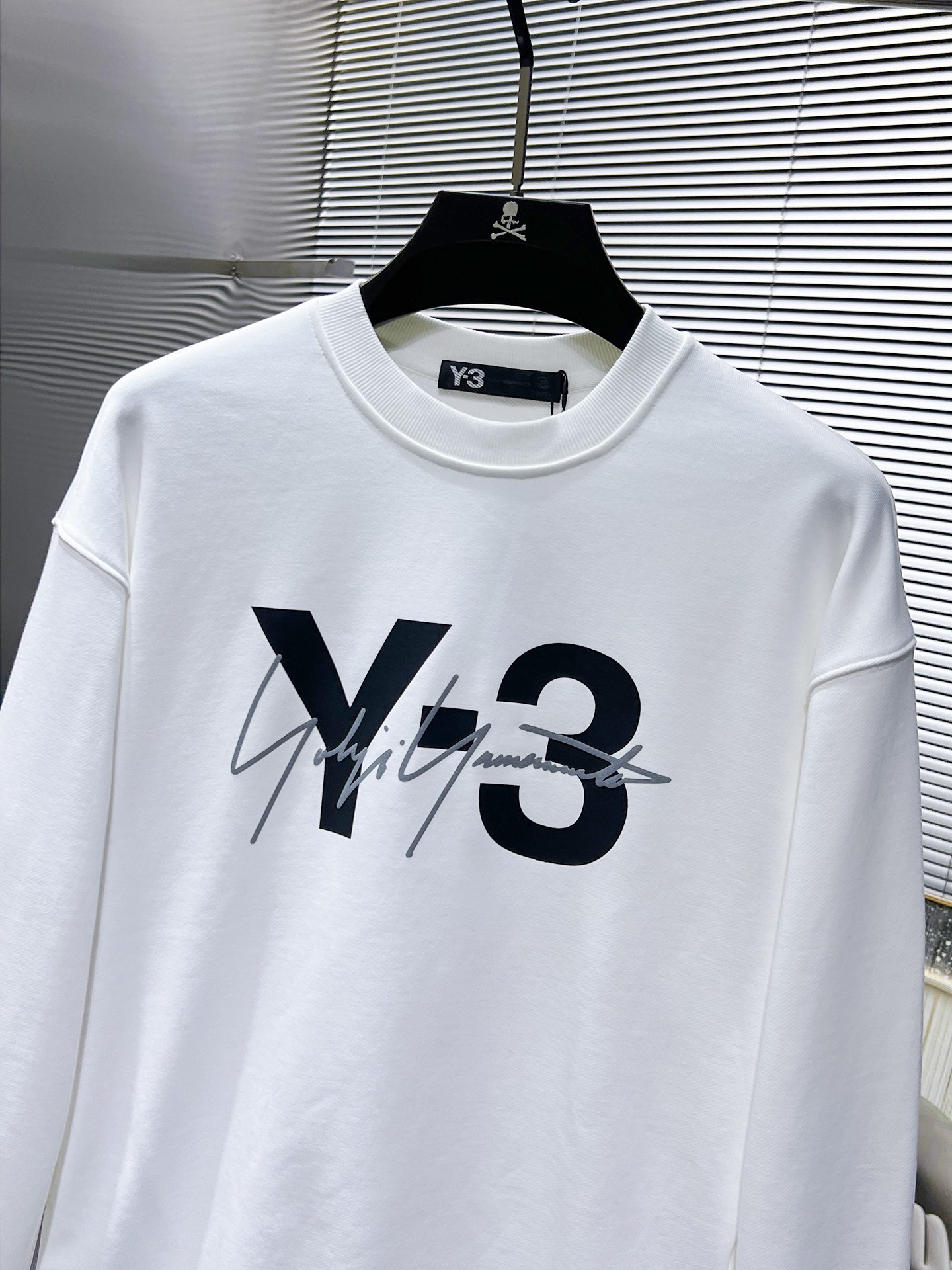   Y3   ss新款 长袖 圆领 卫衣，高端版本！专柜定制面料 透气舒适度高，细节无可挑剔，品牌元素