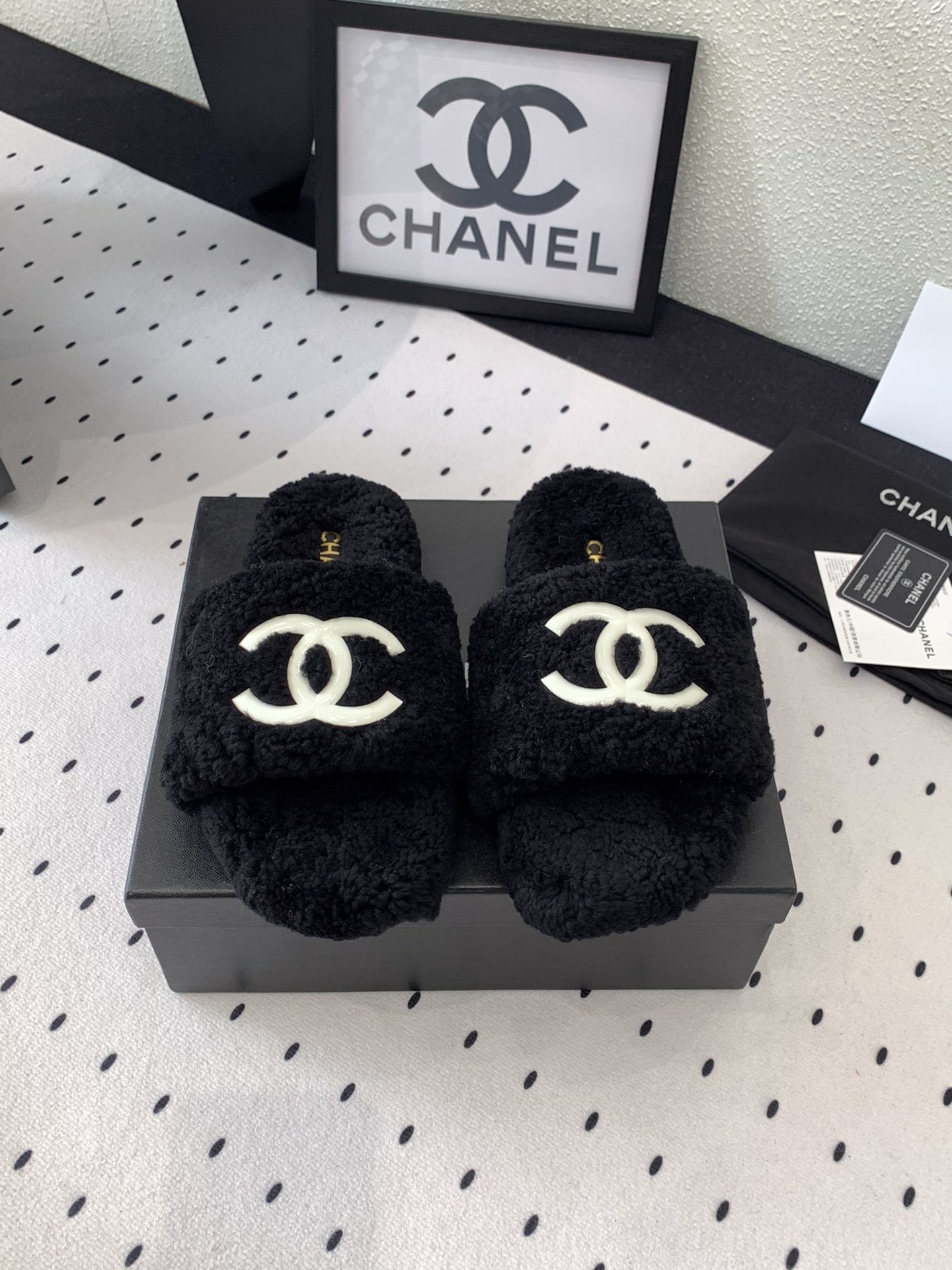 Chanel Chaussures Pantoufles Caoutchouc Peau de mouton Laine Fashion