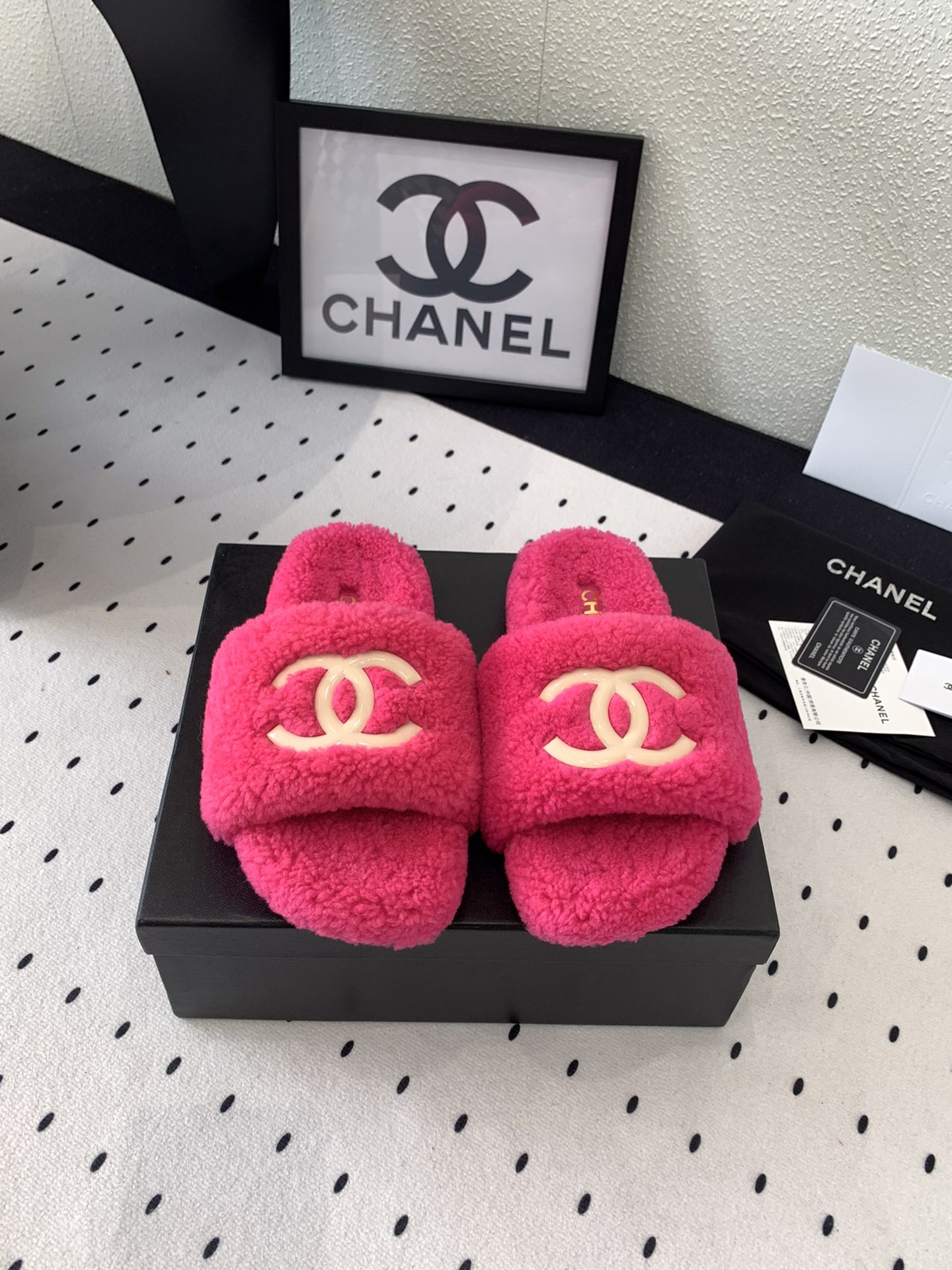 Chanel Chaussures Pantoufles Caoutchouc Peau de mouton Laine Fashion