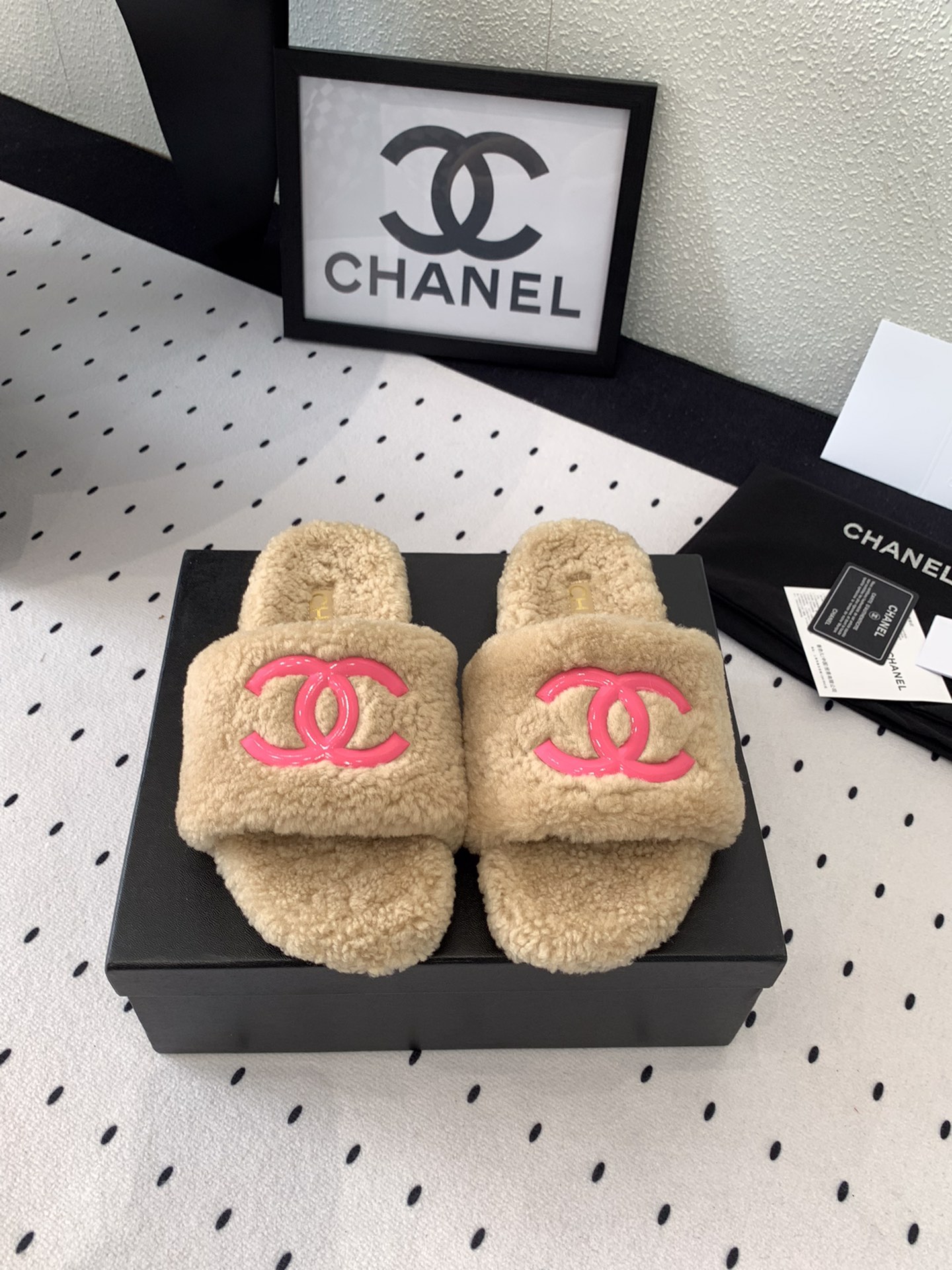 Chanel Chaussures Pantoufles Caoutchouc Peau de mouton Laine Fashion