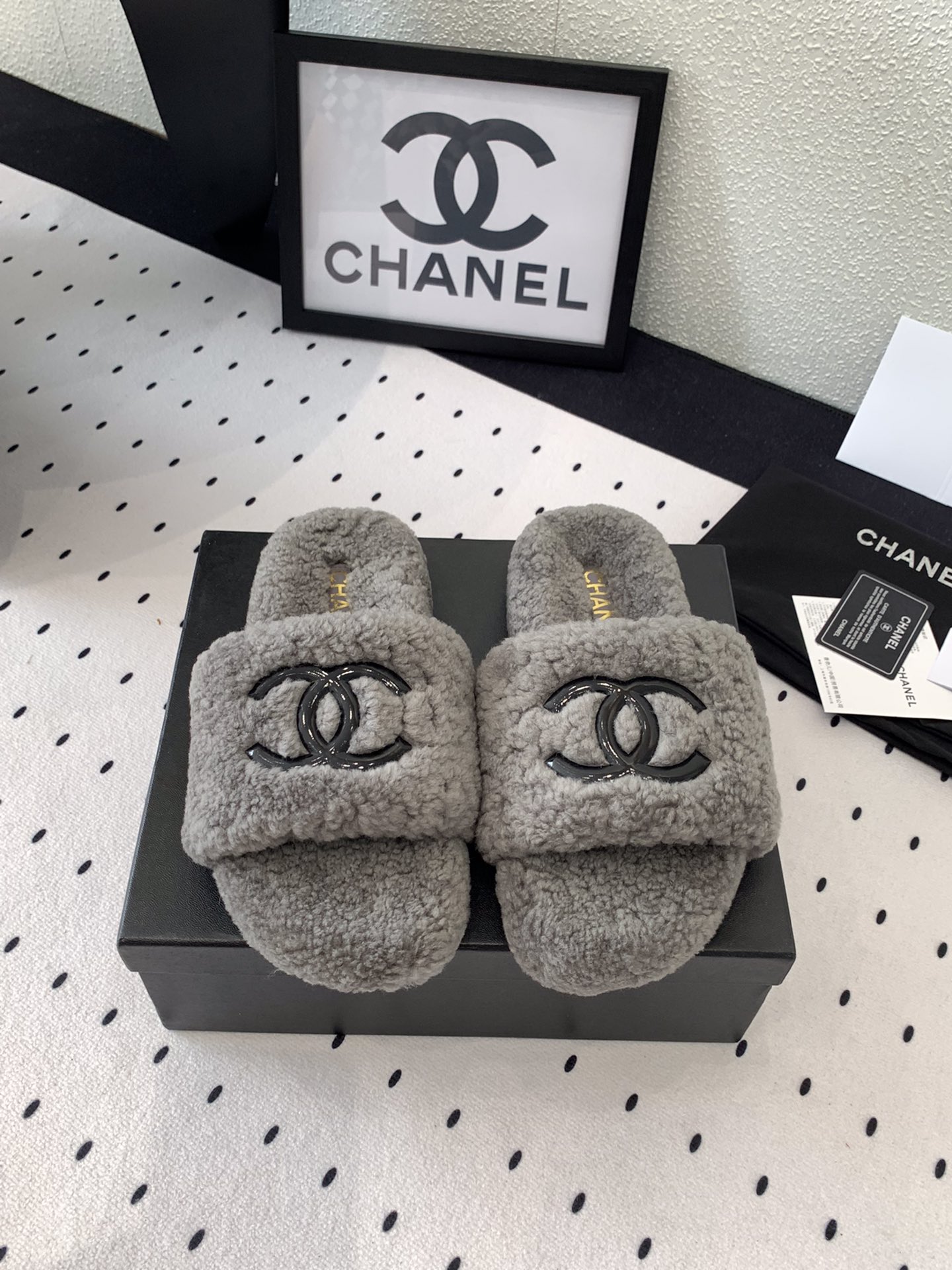 Réplique pratique et polyvalent concepteur
 Chanel Impeccable
 Chaussures Pantoufles Caoutchouc Peau de mouton Laine Fashion