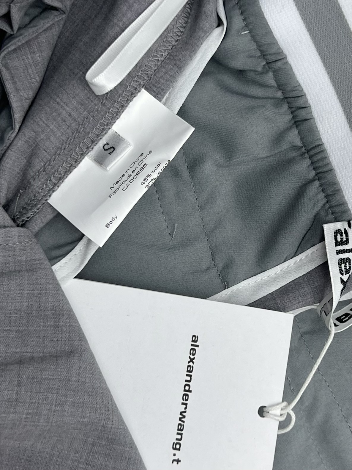 “High-Strength Wool Suit for Women with Emblem-Weave Design and Decorated Belt, Single-Size Packaging – Alexanderwan” - 图片 9