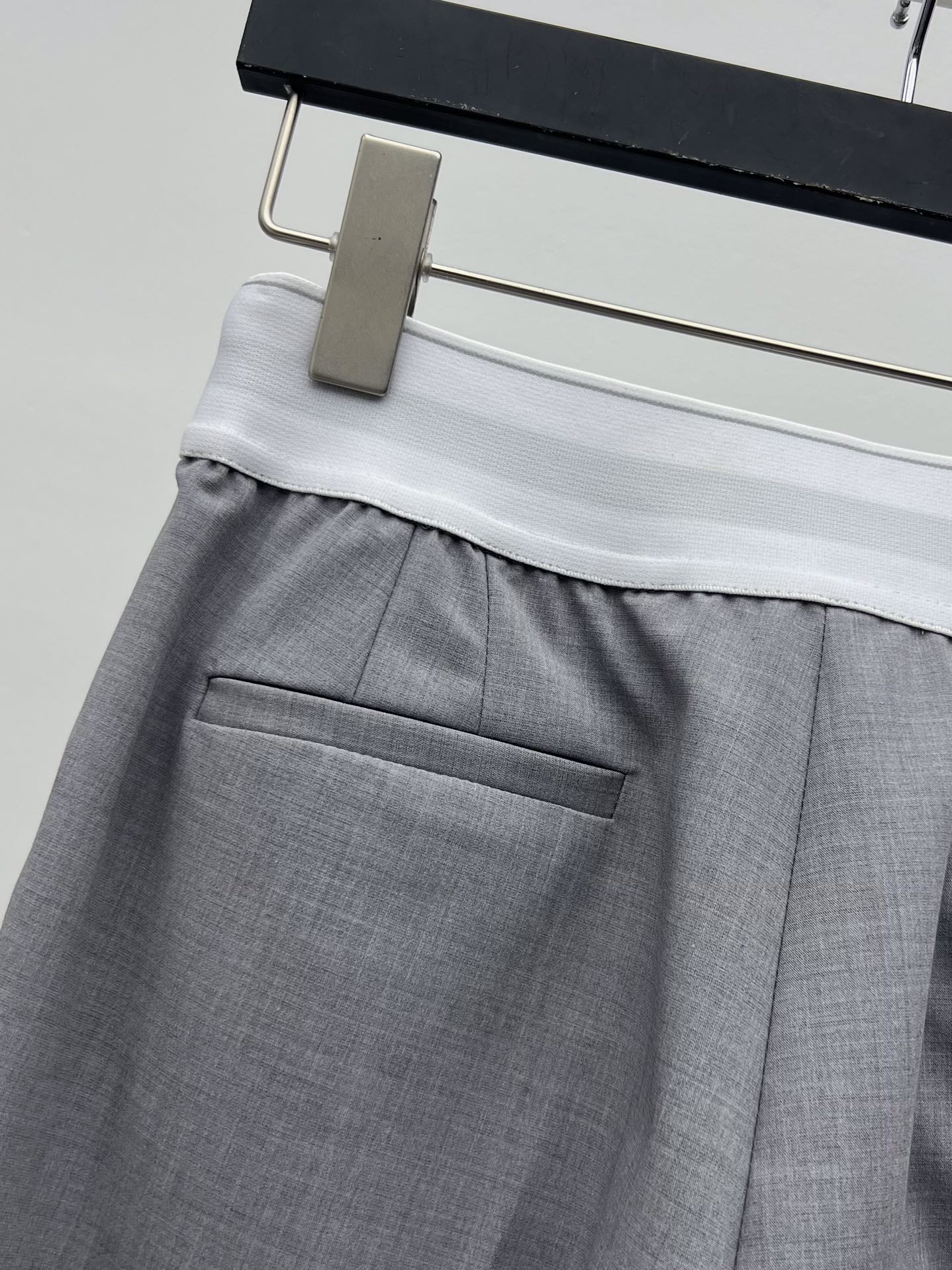 “High-Strength Wool Suit for Women with Emblem-Weave Design and Decorated Belt, Single-Size Packaging – Alexanderwan” - 图片 7