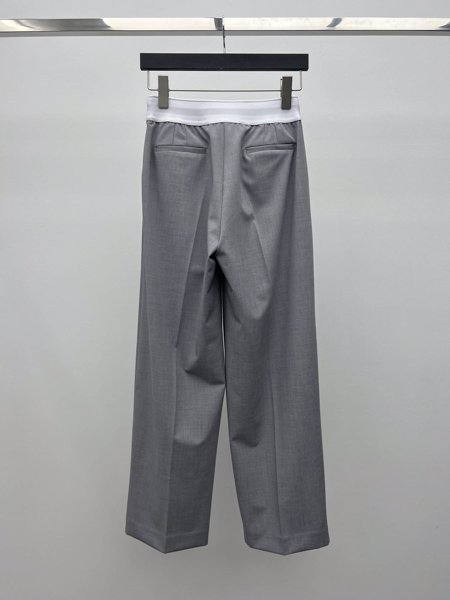 “High-Strength Wool Suit for Women with Emblem-Weave Design and Decorated Belt, Single-Size Packaging – Alexanderwan” - 图片 6