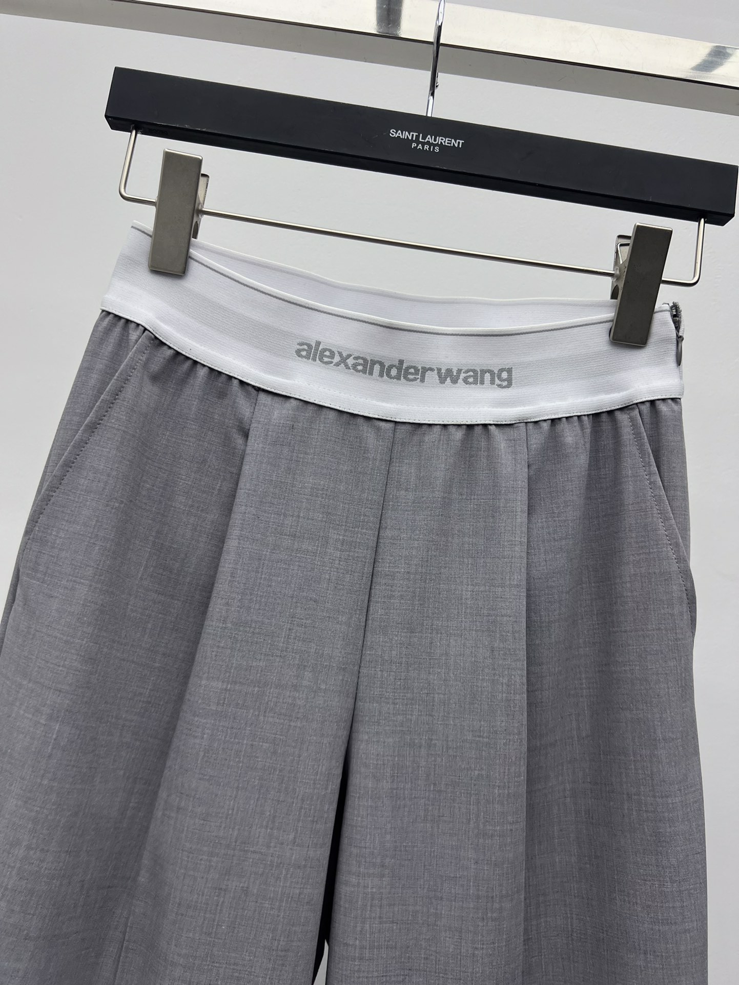 “High-Strength Wool Suit for Women with Emblem-Weave Design and Decorated Belt, Single-Size Packaging – Alexanderwan” - 图片 3
