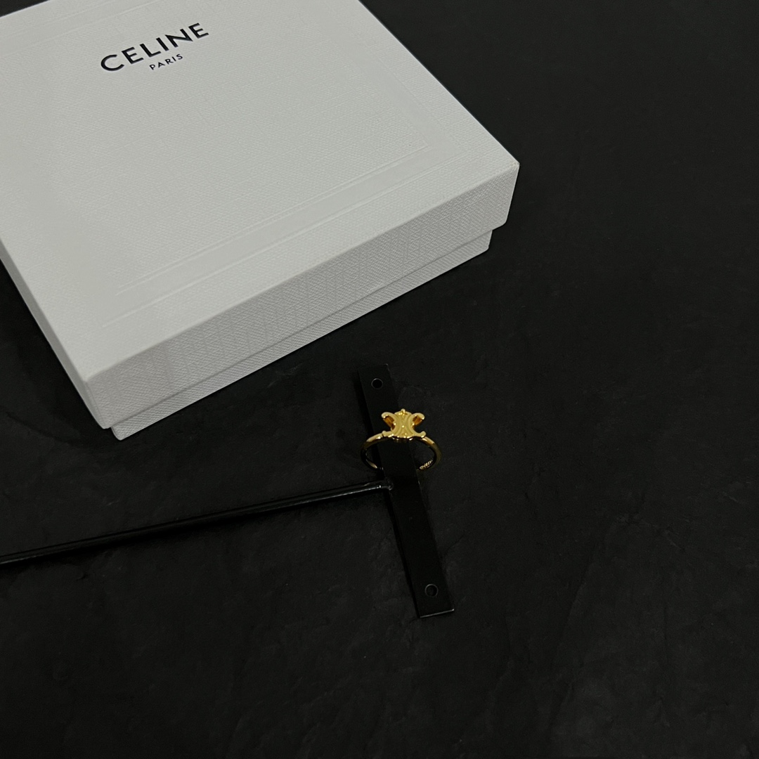 【批70】Celine赛琳  戒指 Celine一直是简约时尚界的标杆大胆的设计 百看不厌▪️搭配起来更Fashion ✨✨