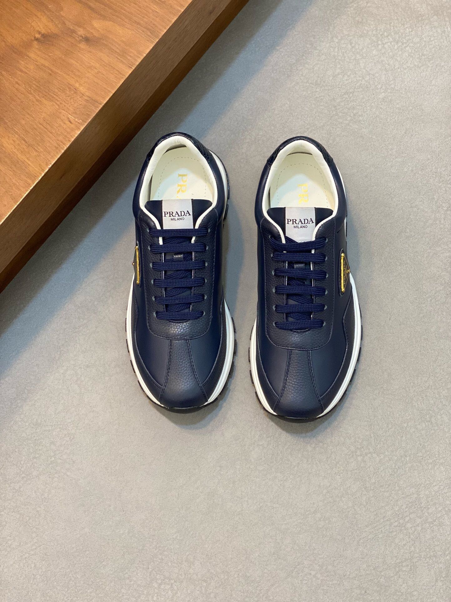 NO:217508,Brand PRADA color original color matching code number 39-44 customized 38.45 price Material Prada new product original single-stock low-top casual sports shoes!  The upper uses original soft cowhide inner lining. The original molded sole of cowhide is made of high quality. Prada, prada, prada, sneakers, cowhide19860909品牌PRADA 颜色原版配色 码数39-44定做38.45 价格 材质普拉达新品原单货低帮休闲运动鞋！鞋面采用原版柔软牛皮牛皮内里 牛皮垫脚原版开模大底、高品质值得拥有,普拉达,prada,prada,sneakers,cowhide,Men's shoes