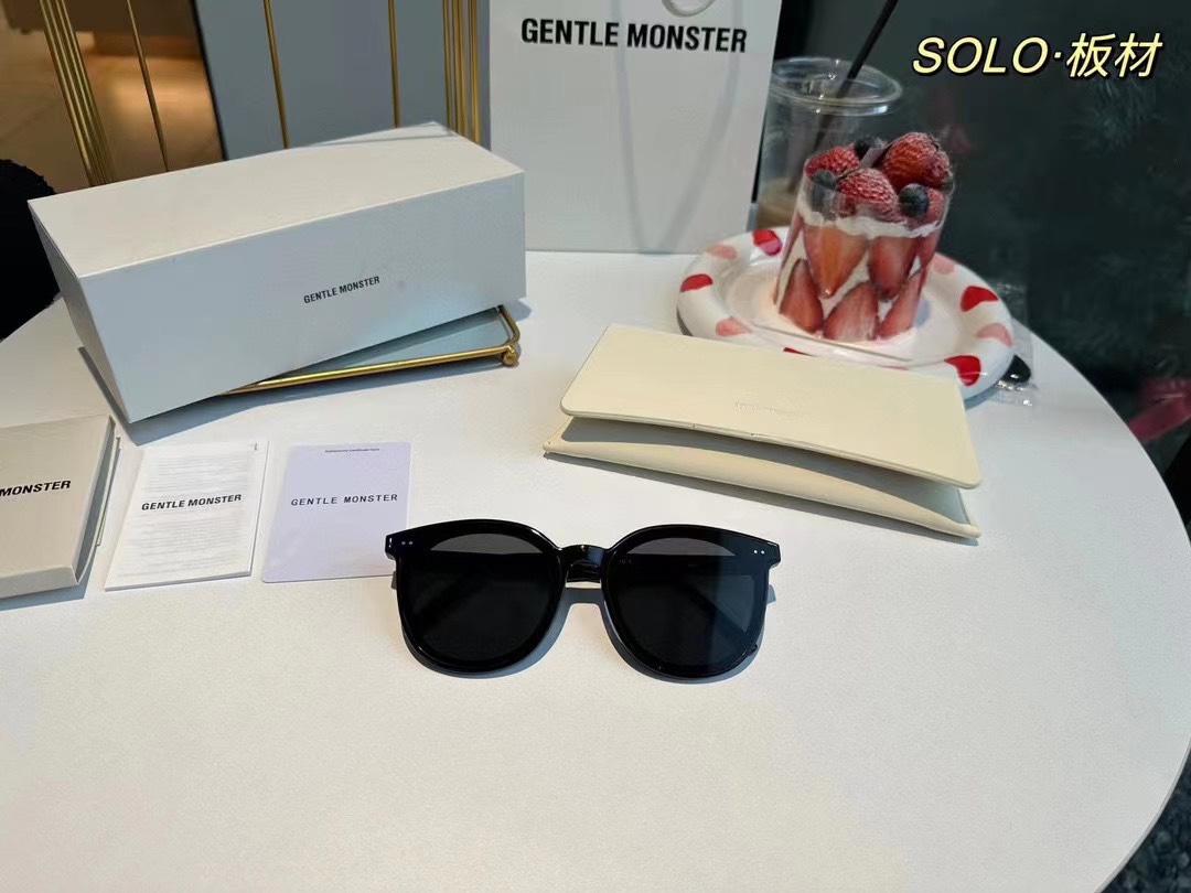 Luxus
 Gentle Monster Sonnenbrille Schwarz