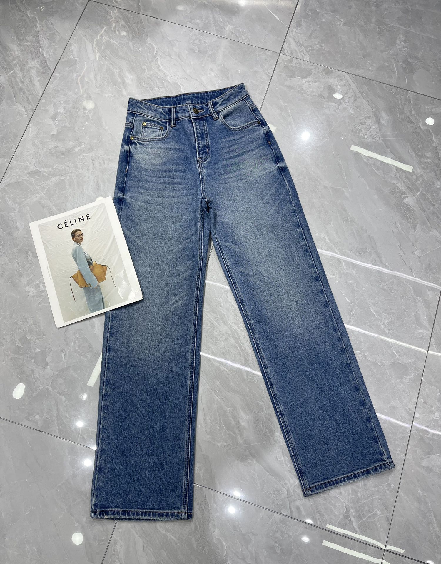 High-end Versac* Water Wash-Barrel Jeans Suit for Women: Stylish, Versatile, High Quality - 图片 1