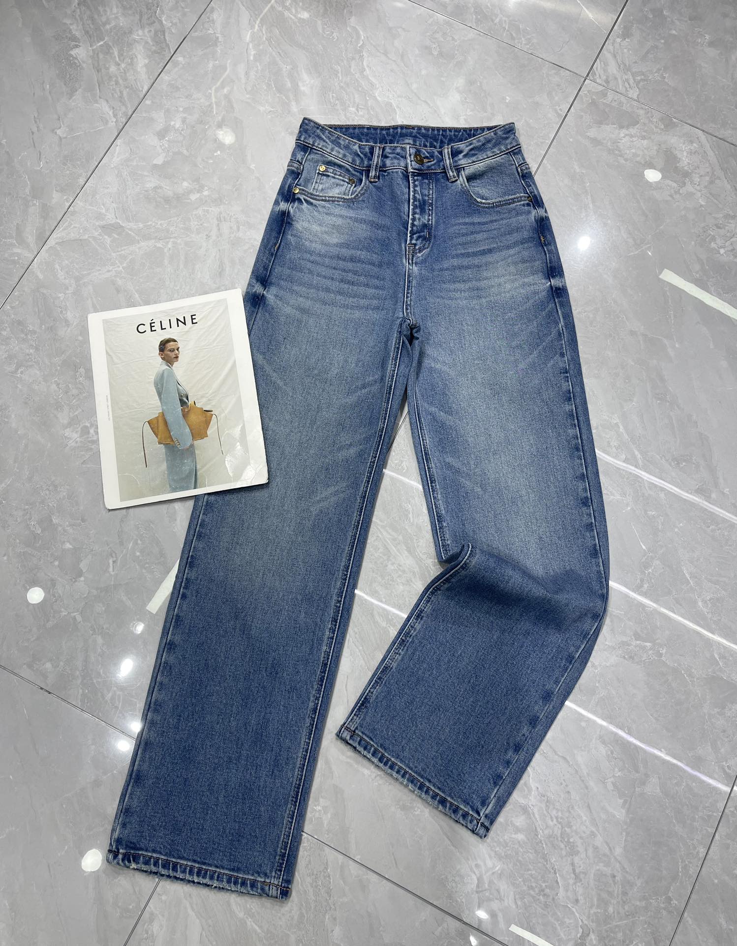 High-end Versac* Water Wash-Barrel Jeans Suit for Women: Stylish, Versatile, High Quality - 图片 2