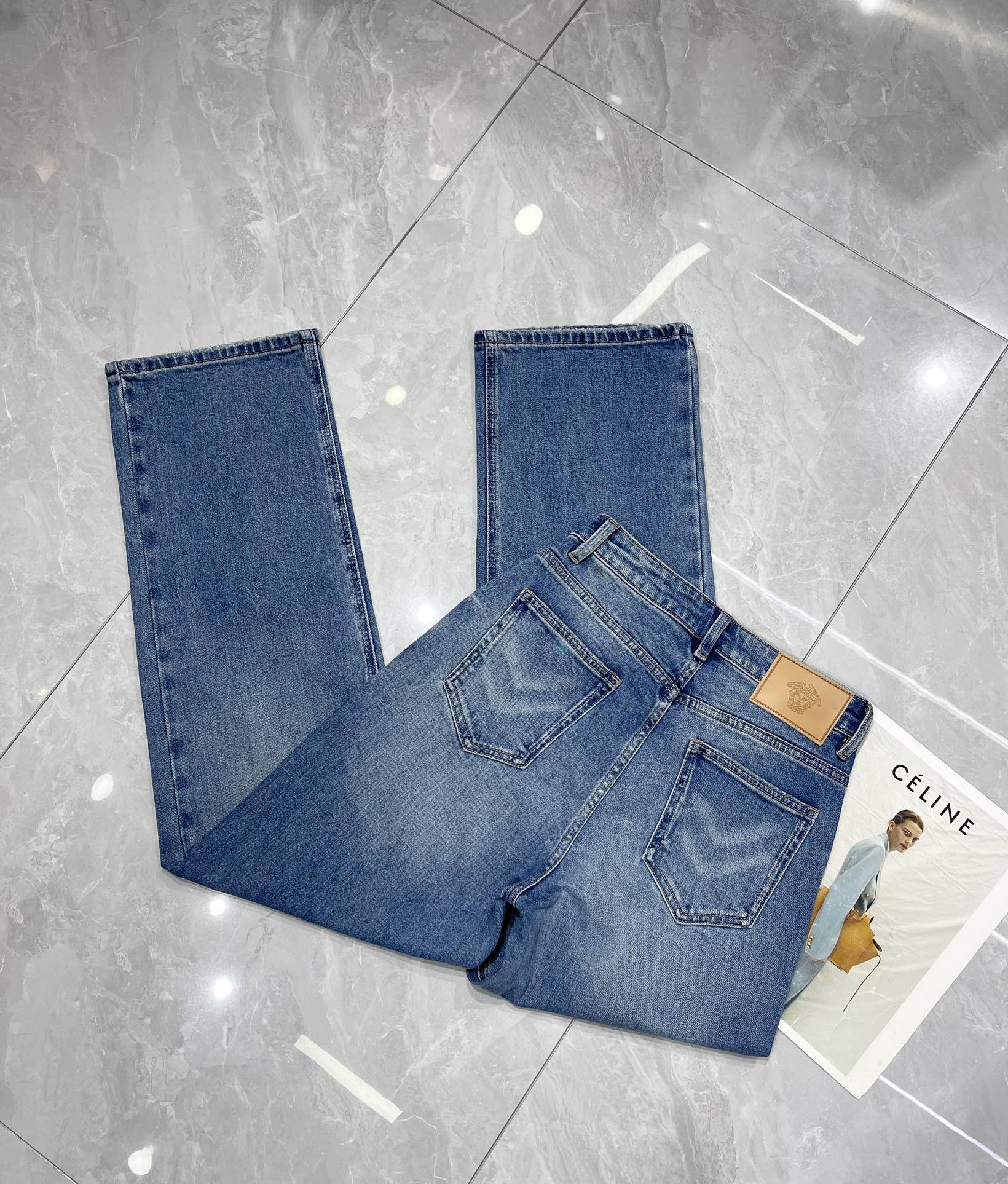 High-end Versac* Water Wash-Barrel Jeans Suit for Women: Stylish, Versatile, High Quality - 图片 8