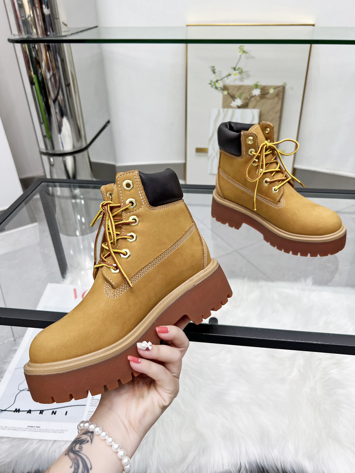 Review: Tweeded Boots by Mr. Guan Xiaoyon – Comfortable and Stylish Outdoor Kicks - 图片 6