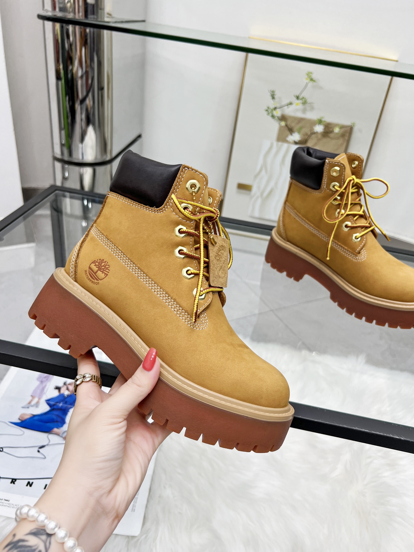 Review: Tweeded Boots by Mr. Guan Xiaoyon – Comfortable and Stylish Outdoor Kicks - 图片 2