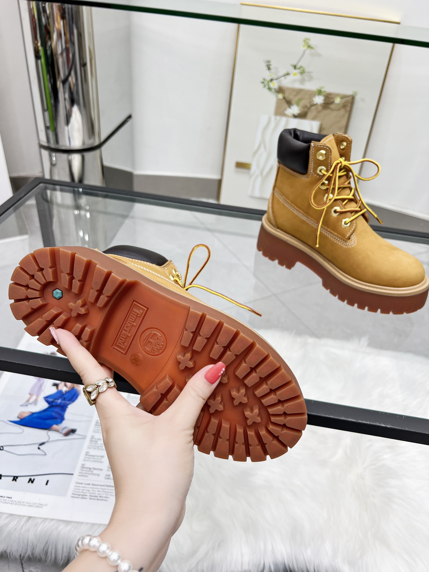 Review: Tweeded Boots by Mr. Guan Xiaoyon – Comfortable and Stylish Outdoor Kicks - 图片 9