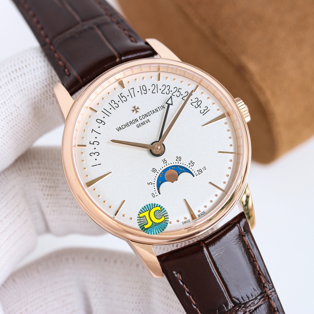 NO:149149,The new and upgraded version of Vacheron Constantin classic beauty tastes Vacheron Constantin inherited retrograde calendar watch model 4010U/000R-B329. The disc design is unique, the functions are simple and practical. It uses a homemade Cal. R31L/1 movement with a diameter of 42.5 mm. Paired with the original Italian cowhide, it is more comfortable to wear, simple and refined without losing elegance, classic inheritance never goes out of date, vacheron, cowhide19860909全新升级版Vacheron constantin 经典之美品鉴江诗丹顿传承逆跳日历款腕表 型号4010U/000R-B329.盘面设计独树一帜,功能简单实用.采用自制Cal. R31L/1机芯 直径42.5毫米 .搭配意大利牛皮原装表扣,佩戴更舒适,简敛精致不失优雅,经典传承 永不过时,,vacheron,cowhide,Watch