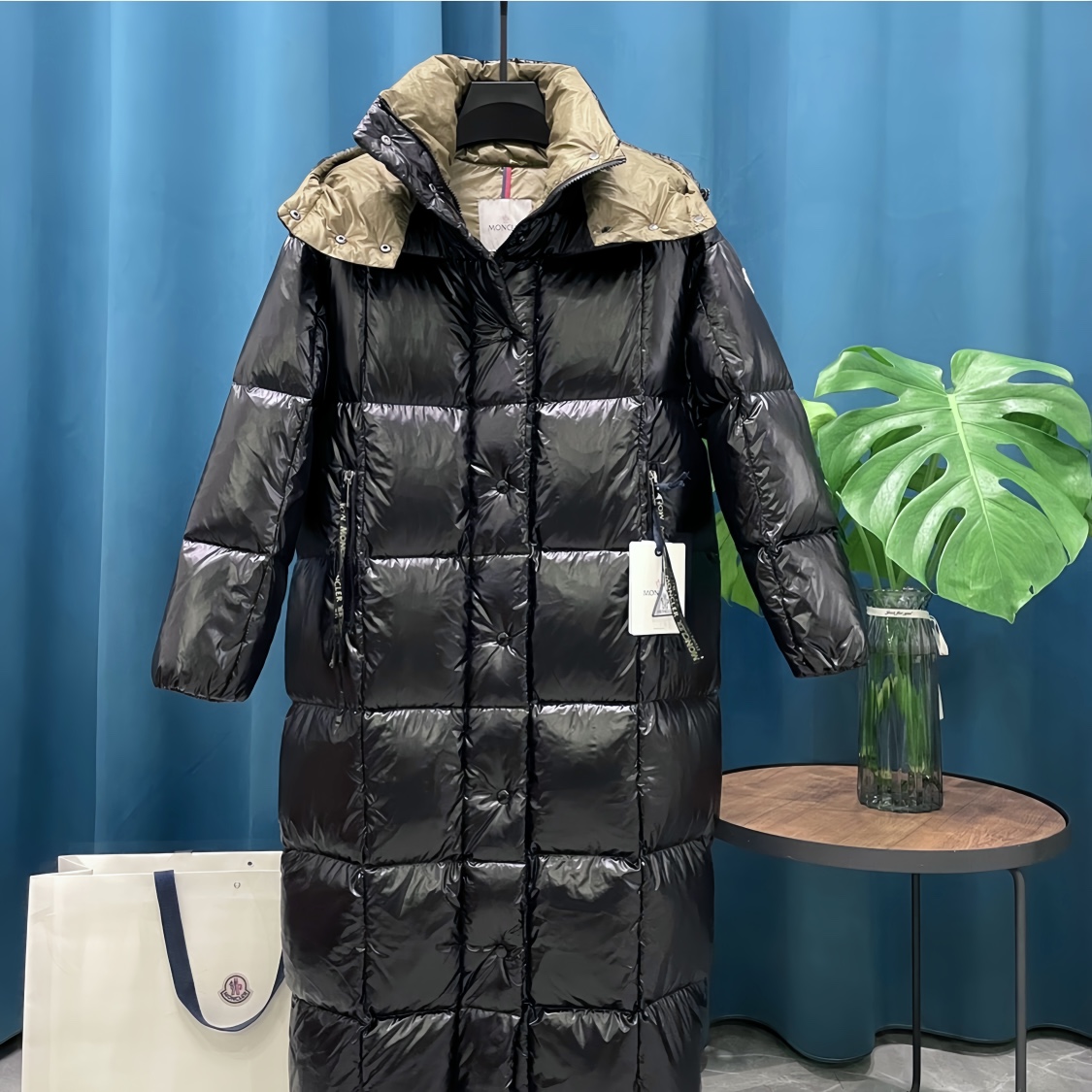 Moncler️蒙口Parana黑金24ss长款羽绒服御寒极品！羽皇冬季女士加长连帽羽绒服羽绒服纵使万千