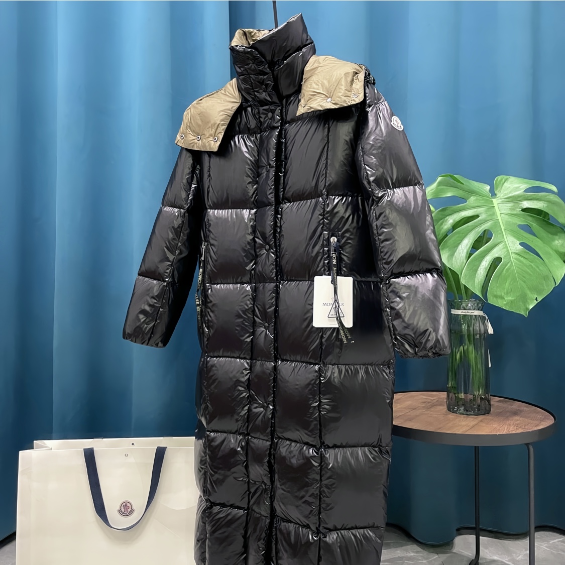 Moncler️蒙口Parana黑金24ss长款羽绒服御寒极品！羽皇冬季女士加长连帽羽绒服羽绒服纵使万千