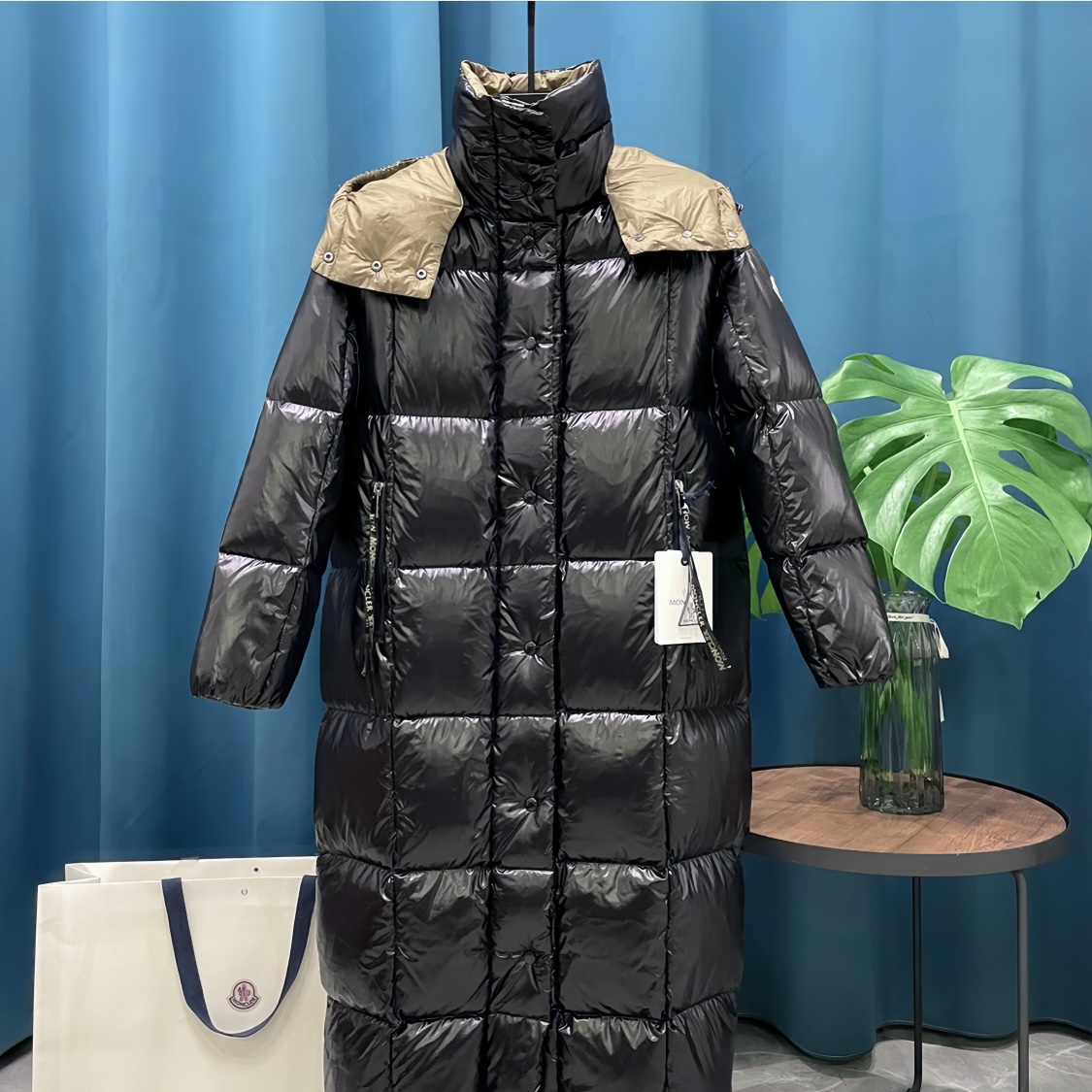 Moncler️蒙口Parana黑金24ss长款羽绒服御寒极品！羽皇冬季女士加长连帽羽绒服羽绒服纵使万千