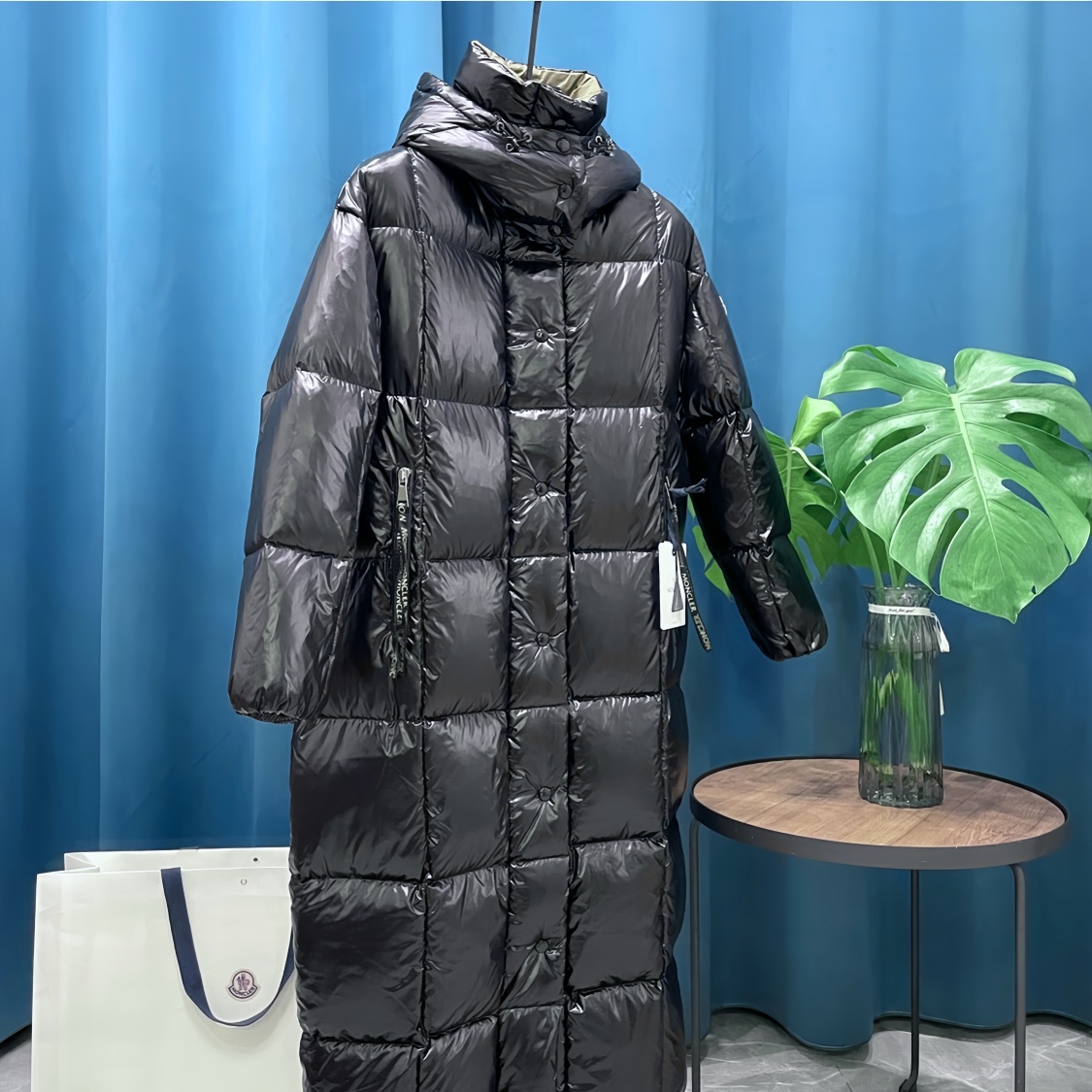 Moncler️蒙口Parana黑金24ss长款羽绒服御寒极品！羽皇冬季女士加长连帽羽绒服羽绒服纵使万千