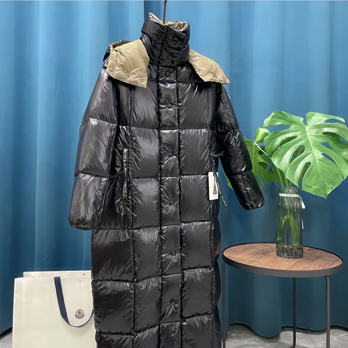 Moncler️蒙口Parana黑金24ss长款羽绒服御寒极品！羽皇冬季女士加长连帽羽绒服羽绒服纵使万千