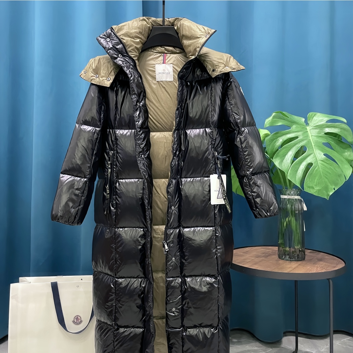 Moncler️蒙口Parana黑金24ss长款羽绒服御寒极品！羽皇冬季女士加长连帽羽绒服羽绒服纵使万千