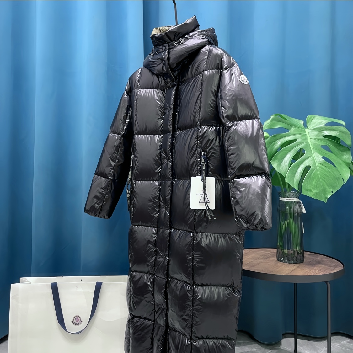 Moncler️蒙口Parana黑金24ss长款羽绒服御寒极品！羽皇冬季女士加长连帽羽绒服羽绒服纵使万千