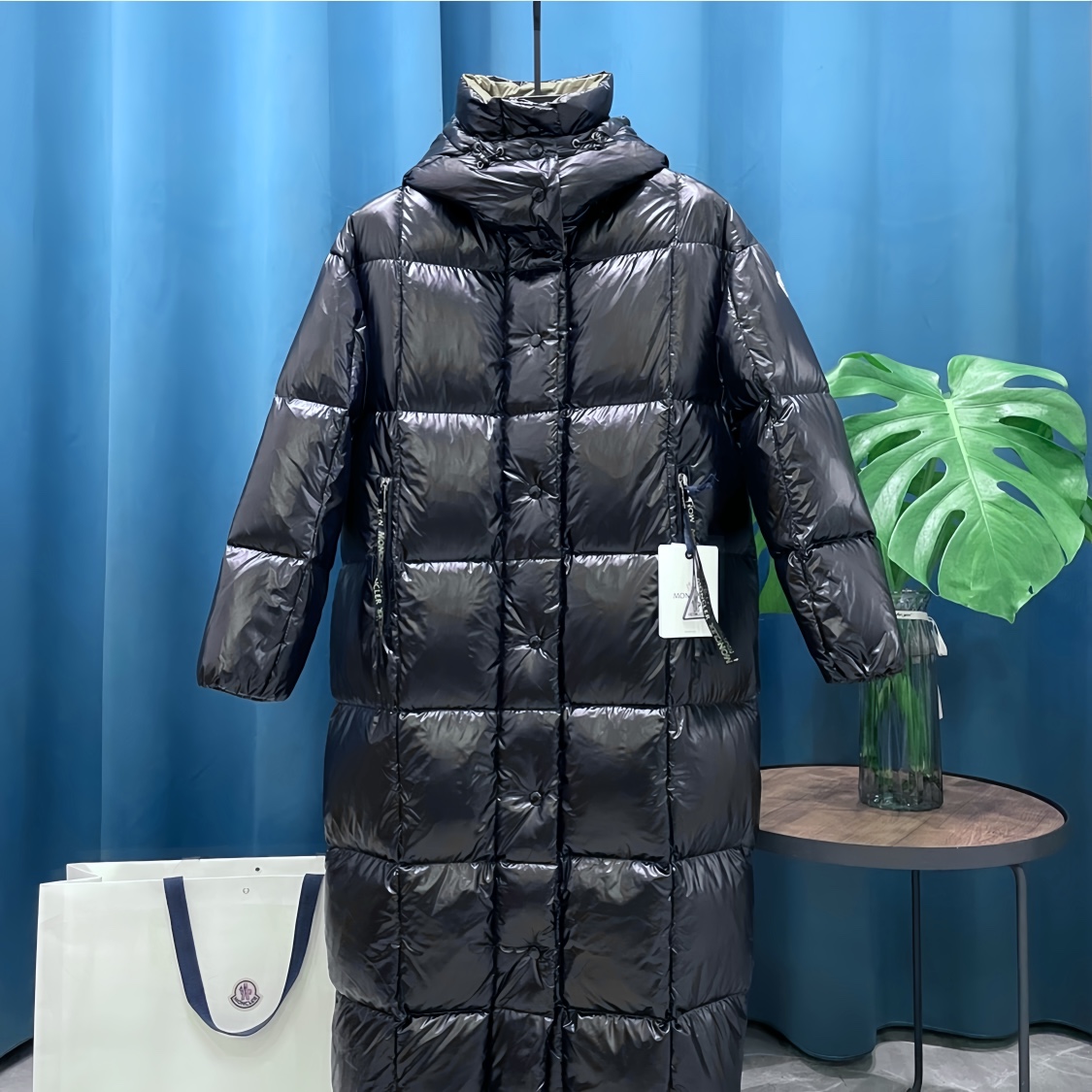 Moncler️蒙口Parana黑金24ss长款羽绒服御寒极品！羽皇冬季女士加长连帽羽绒服羽绒服纵使万千