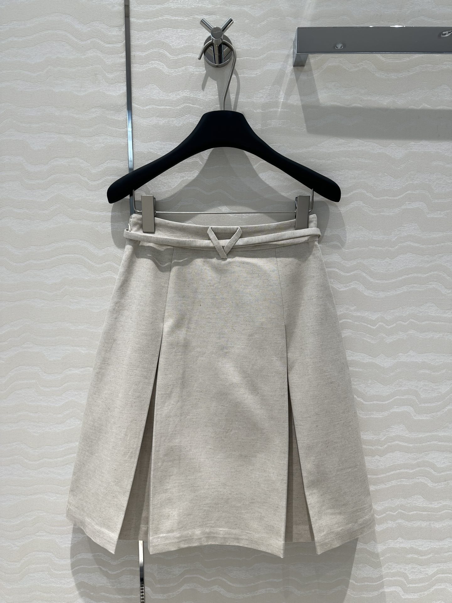High-Quality Single-Mode Women’s Clothes with Customized Colors and Classic Styles - 图片 8