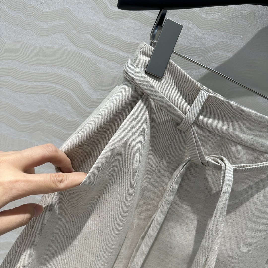 High-Quality Single-Mode Women’s Clothes with Customized Colors and Classic Styles - 图片 4