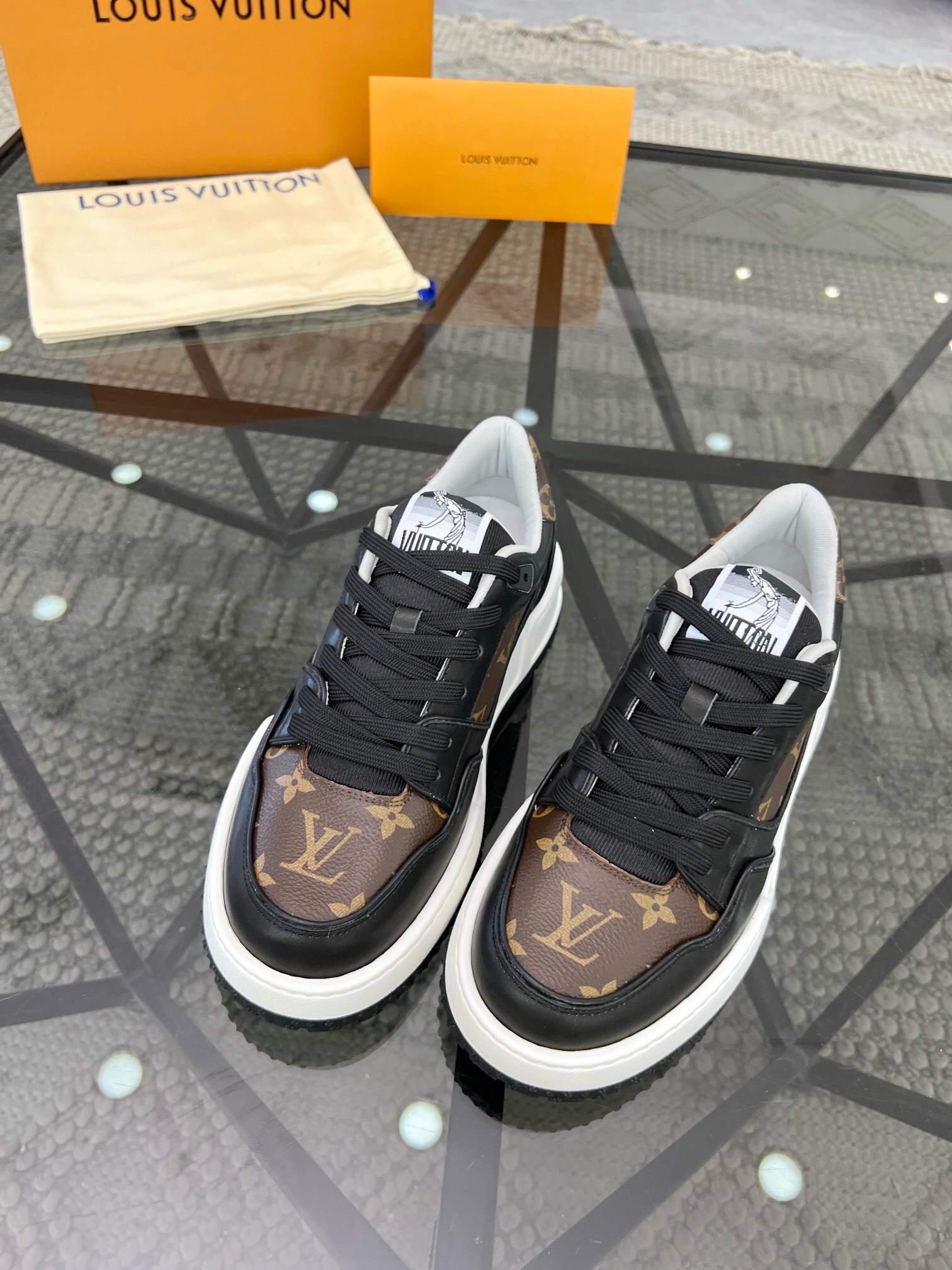 NO:217415,l Brand LOUIS VUITTON Color Original Color Code Number 38-44 Standard Code Price Material Louis Vuitton New Casual Shoes!  Original single quality 1:1, the upper is made of imported cowhide mesh footbed mesh inner lining style, full of dynamic original LV outsole foot simple and elegant, Louis Vuitton, louis vuitton, louis vuitton, louis vuitton, louis vuitton, cowhide19860909l品牌LOUIS VUITTON 颜色原版配色 码数38-44标准码 价格 材质路易威登新款休闲鞋！原单品质1:1制作 鞋面采用进口牛皮网布垫脚网布内里版型时尚 动感十足原版LV大底上脚 简单 大方,路易威登,louis vuitton,louis vuitton,louis vuitton,cowhide,Men's shoes