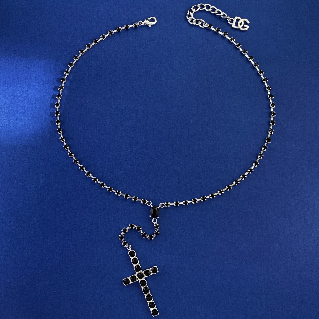Fashion Brand DG92 P240: D&G Dougabana’s Delicate Style with Money Chains